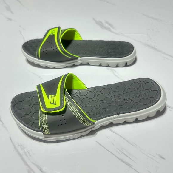 NWOT Skechers Gray Green Lightweigh Women’s Comfy Slip On Velcro Slipper Sz 5 - Picture 4 of 11